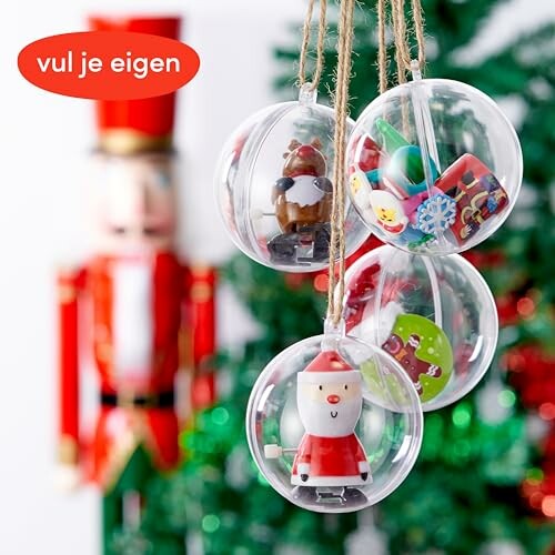 Decoratieve kerstballen creatief gevuld met verschillende materialen